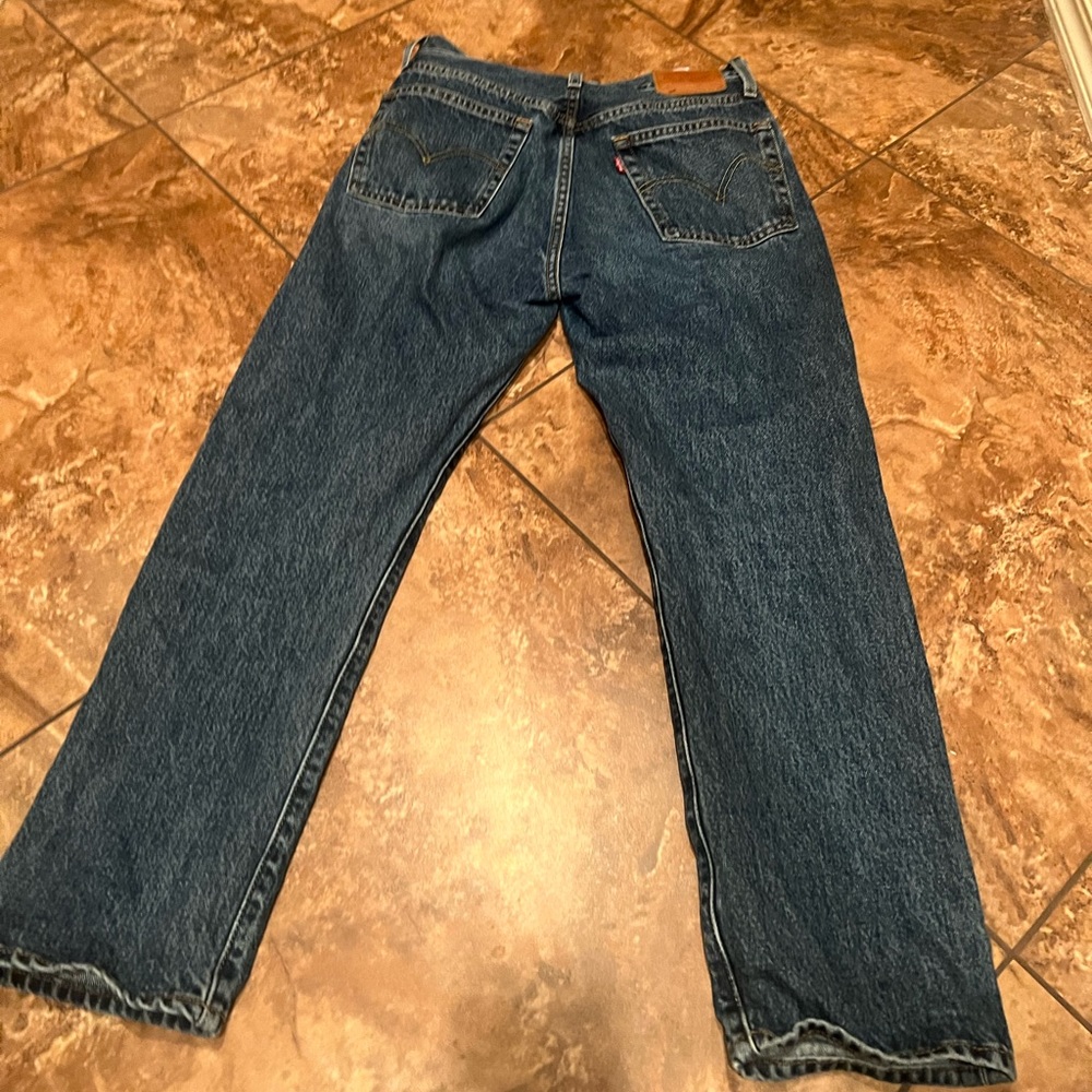 Crop Levi